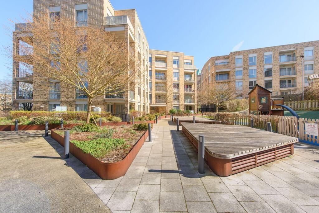 Medawar Drive, Mill Hill, NW7, London